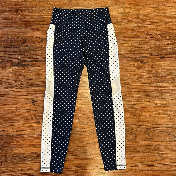 Old Navy Navy and White Polka Dot Elevate Leggings - Picture 2 of 5